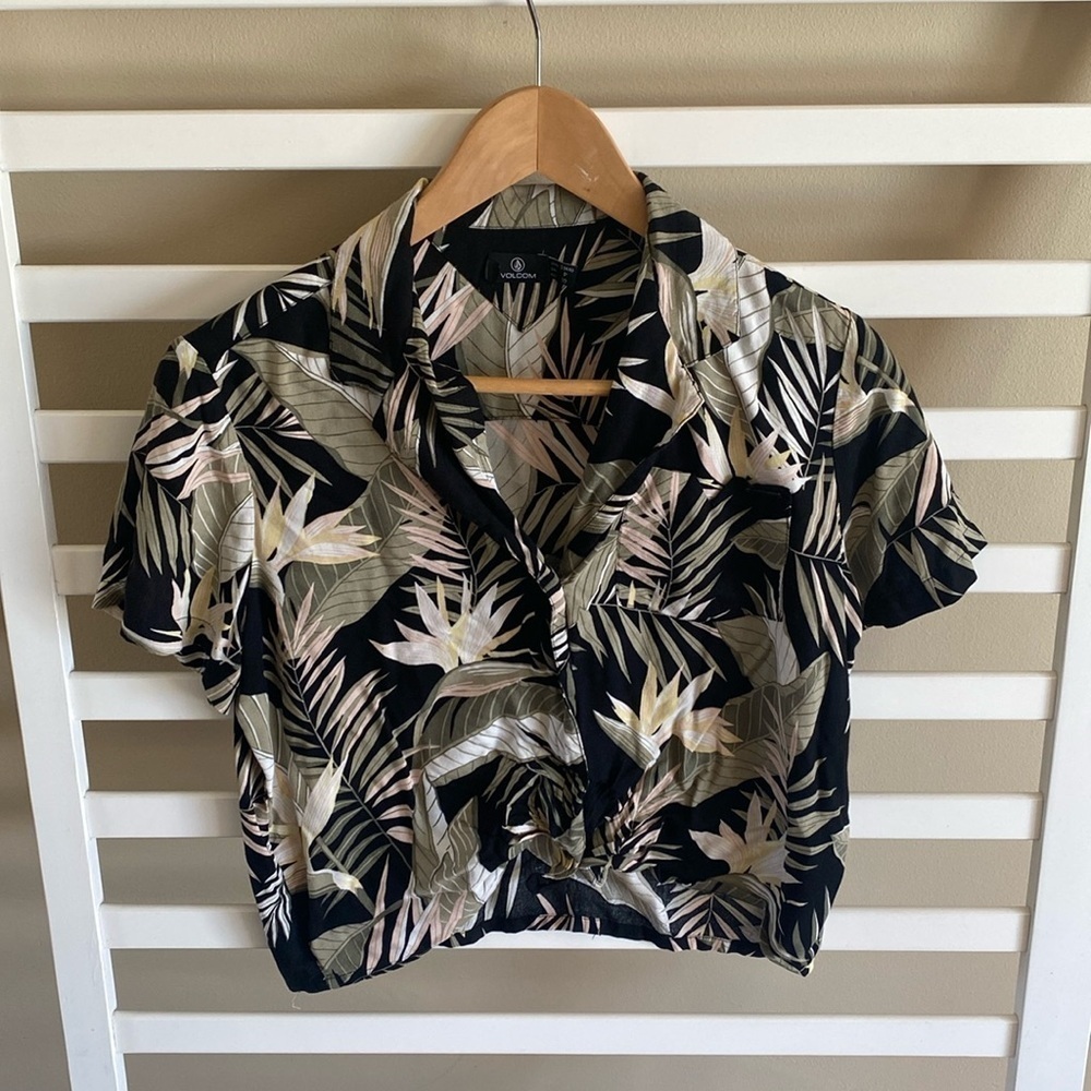 Volcom Gen Wow Short-Sleeve Tropical Button Down Shirt Women's Size Small